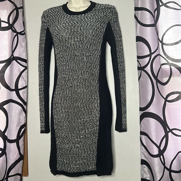 Gianni Bini Long sleeved Sweater Dress Small - Picture 2 of 11